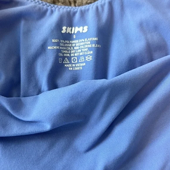 SKIMS Fits Everybody Square neck bodysuit - Picture 2 of 4